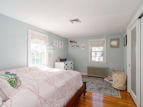 11 Bunker Ln, Newton MA 02465