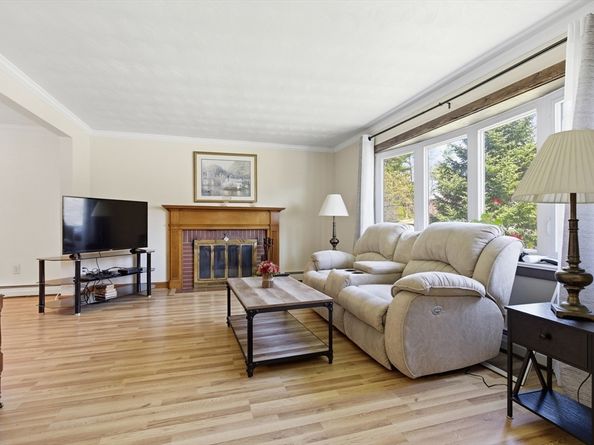 5 Manning Rd, Dedham MA 02026