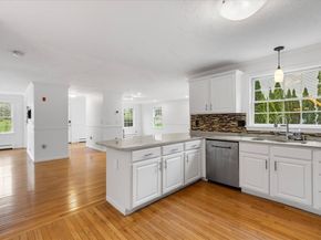 11 Revolution Dr, Leominster MA 01453