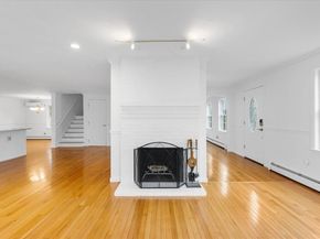 11 Revolution Dr, Leominster MA 01453