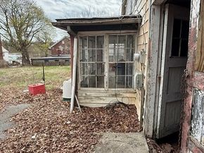8 School St, Fitchburg MA 01420