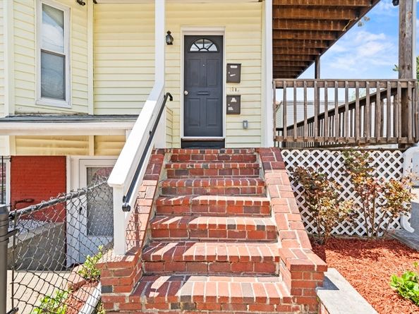29 Hanson St 1, Somerville MA 02143