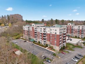 38 Village Rd 110, Middleton MA 01949
