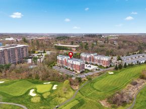 38 Village Rd 110, Middleton MA 01949