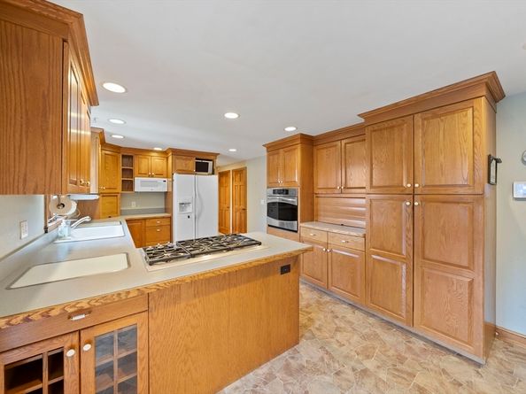 20 Bonney Lane, Dedham MA 02026