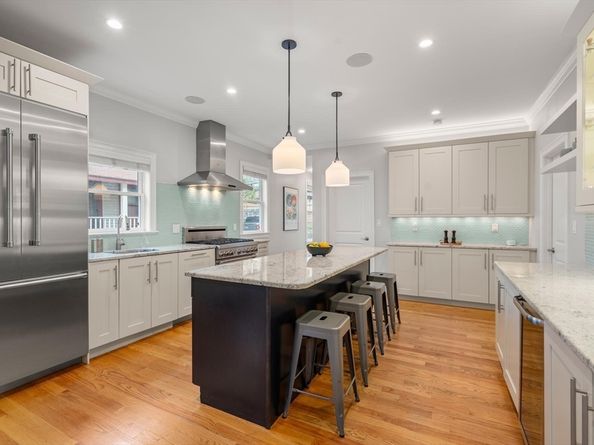 9 Bartlett Cres 1, Brookline MA 02446