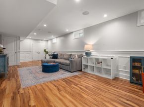 9 Bartlett Cres 1, Brookline MA 02446