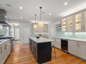 9 Bartlett Cres 1, Brookline MA 02446