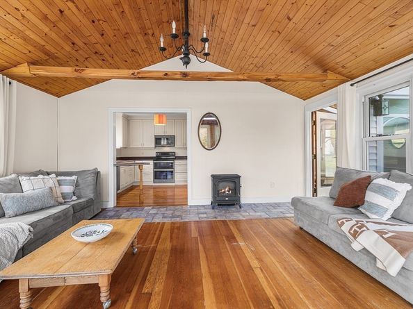 85 Bailey Rd, Holden MA 01520