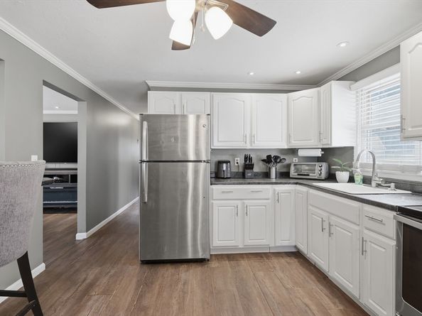 32 Malburn Street, Leominster MA 01453