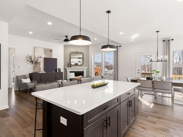 530 West Street 1, Walpole MA 02081