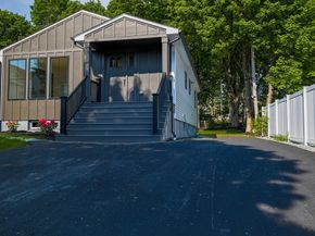 10 Ashwood Street, Worcester MA 01604