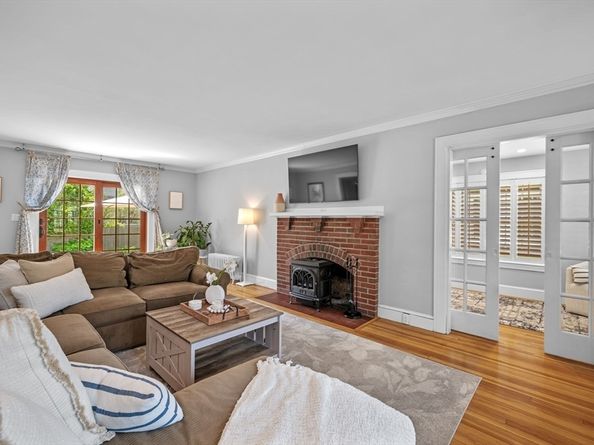 18 Pickwick Road, Marblehead MA 01945