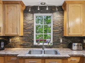 48 Westview Rd, Worcester MA 01602