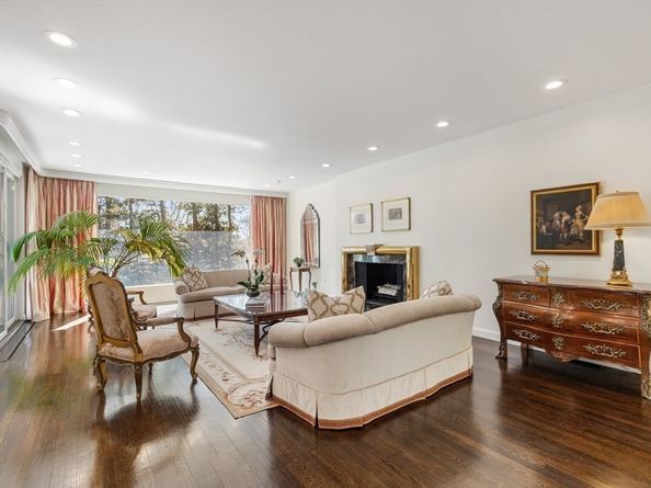 9 Singletree Rd, Brookline MA 02467
