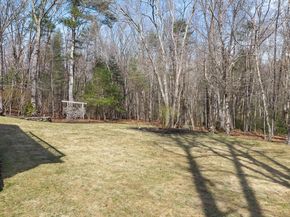 39 Hillside Dr, Sturbridge MA 01566
