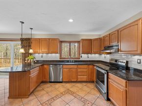 39 Hillside Dr, Sturbridge MA 01566