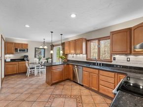 39 Hillside Dr, Sturbridge MA 01566