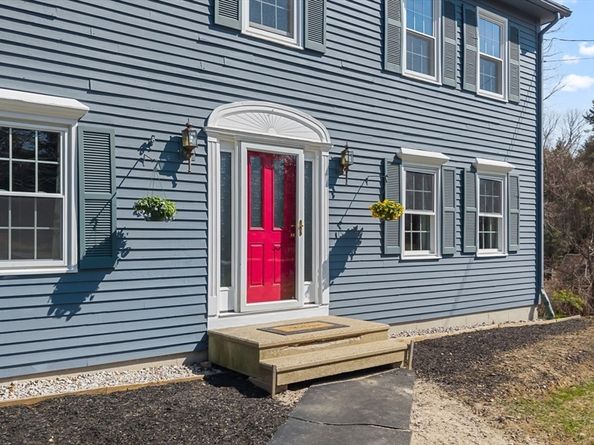 39 Hillside Dr, Sturbridge MA 01566