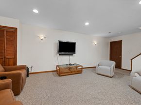 39 Hillside Dr, Sturbridge MA 01566
