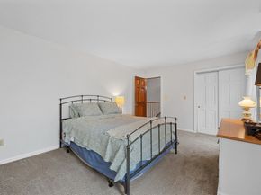 39 Hillside Dr, Sturbridge MA 01566