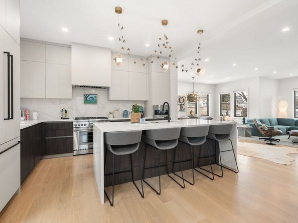116 Thorndike St 1A, Brookline MA 02446