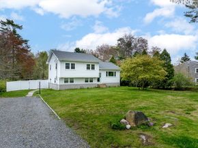 10 Knollwood Dr, Mattapoisett MA 02739