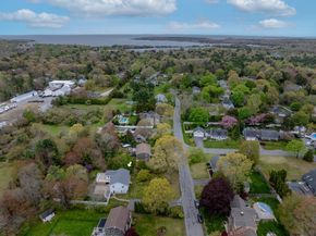 10 Knollwood Dr, Mattapoisett MA 02739