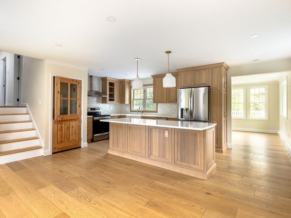 10 Knollwood Dr, Mattapoisett MA 02739