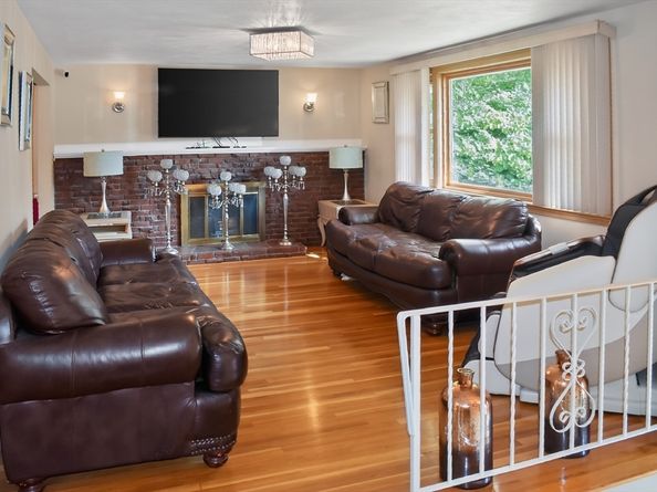 223 Robert Rd, Dedham MA 02026