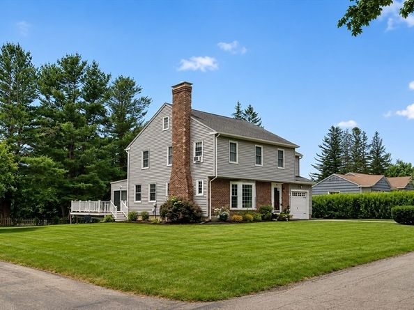 10 Wesley Dr, Leicester MA 01524
