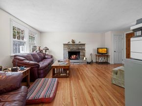 95 Bellflower Rd, Billerica MA 01821
