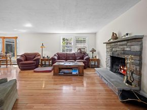 95 Bellflower Rd, Billerica MA 01821