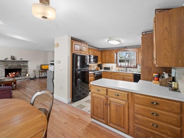 95 Bellflower Rd, Billerica MA 01821