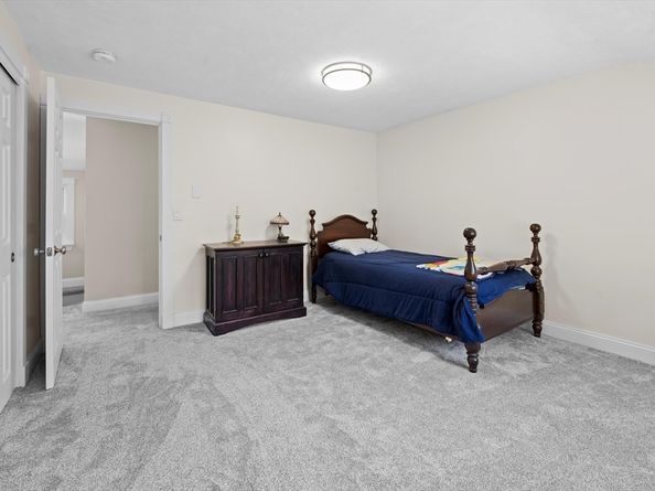 95 Bellflower Rd, Billerica MA 01821
