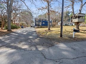 95 Bellflower Rd, Billerica MA 01821