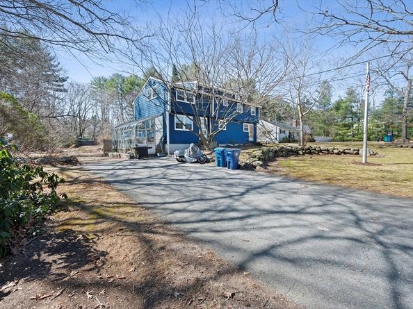 95 Bellflower Rd, Billerica MA 01821