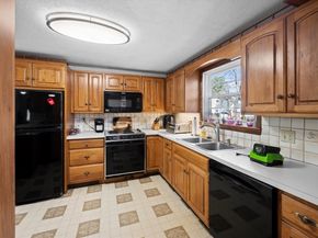 95 Bellflower Rd, Billerica MA 01821