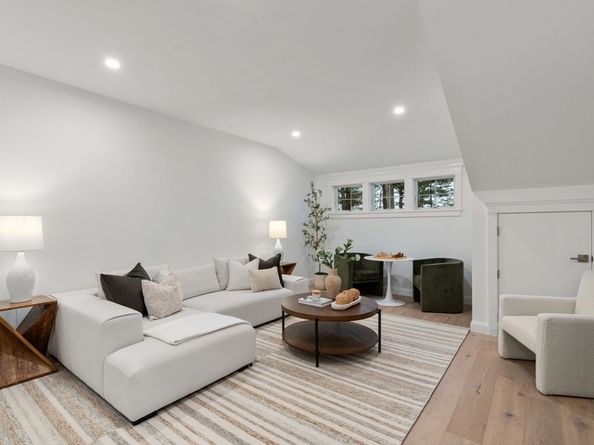 6 Golf Cottage Way, Mattapoisett MA 02739