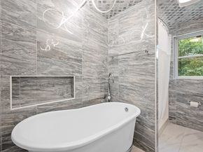 82 Central Tpke, Sutton MA 01590