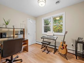 82 Central Tpke, Sutton MA 01590