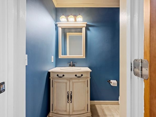 82 Central Tpke, Sutton MA 01590