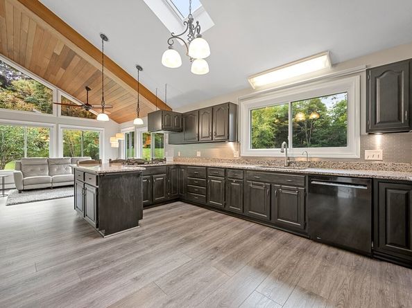 82 Central Tpke, Sutton MA 01590