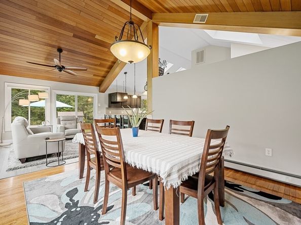 82 Central Tpke, Sutton MA 01590