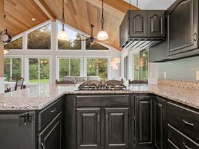 82 Central Tpke, Sutton MA 01590