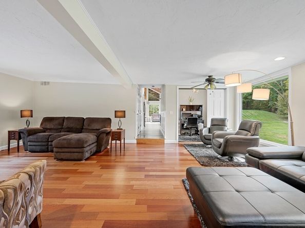 82 Central Tpke, Sutton MA 01590