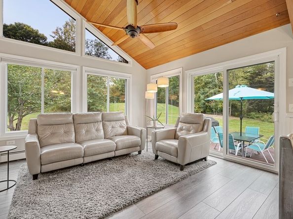 82 Central Tpke, Sutton MA 01590