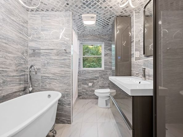 82 Central Tpke, Sutton MA 01590