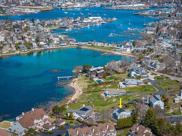 7 Hawthorne Lane, Gloucester MA 01930