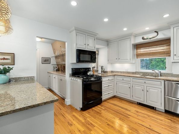 7 Hawthorne Lane, Gloucester MA 01930